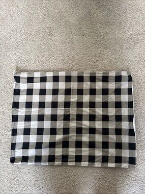 Beddy's Bed-Ease Gingham Black and White Zip Pillow Case
